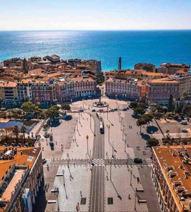 View On Principal Massena Place, Beach 2 Min Walk Nizza